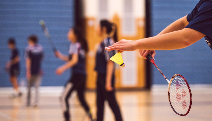 バドミントン初心者必見 サーブが当たらない 空振り防止のコツとは