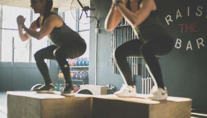 エアロビクスのインストラクターになりたい 資格のことや求人の探し方を紹介